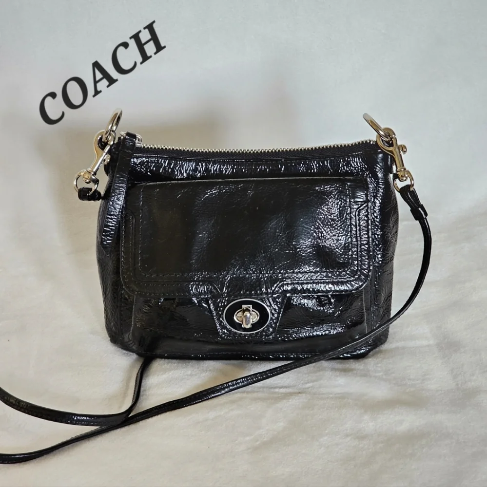 ❌️SOLD❌️EUC Coach Poppy Black Patent Leather Shoulder Bag - Picture 2 of 15